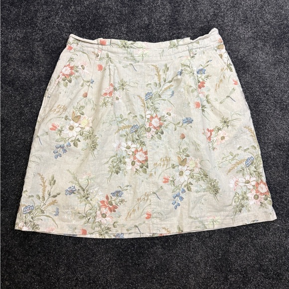 Oasis Dresses & Skirts - Oasis floral skirt with pockets size Medium